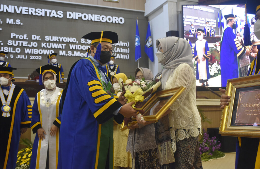 Tujuh Guru Besar UNDIP Masuki Masa Purna Tugas