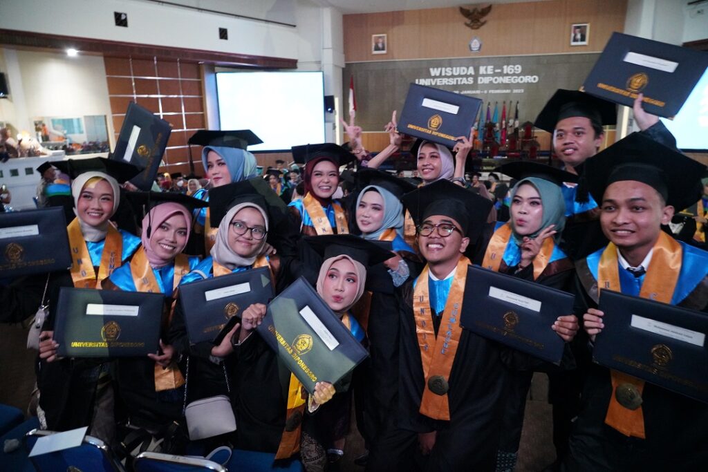 Wisuda 169 UNDIP